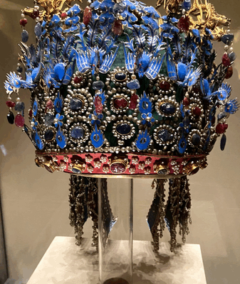 Crown Jewel: Phoenix Coronet Wows Crowds in Beijing 🏛️✨ Crown Jewel: Phoenix Coronet Wows Crowds in Beijing 🏛️✨ video poster