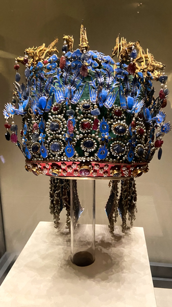 Crown Jewel: Phoenix Coronet Wows Crowds in Beijing 🏛️✨ video poster