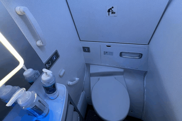 🛩️ Superbug Spread Tracked via Aircraft Toilet Wastewater, Study Finds 🛩️ Superbug Spread Tracked via Aircraft Toilet Wastewater, Study Finds