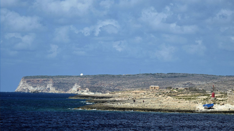 QK03LNL4CBMGRXWX7SQ2 - 🌍NewspaperAmigo – Your Global News Buddy 🗞️ Tragedy at Europe's Gate: 20 Migrants Dead in Lampedusa Shipwreck 🌊⚓