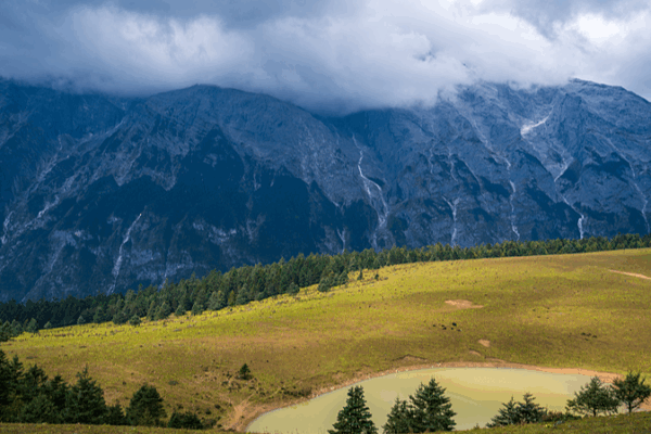 Yulong Snow Mountain: Yunnan’s Majestic Natural Wonder 🌄❄️ Yulong Snow Mountain: Yunnan’s Majestic Natural Wonder 🌄❄️ video poster