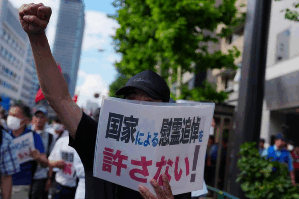 Japan’s Yasukuni Visit Sparks Debate Over Militarist Past 🏛️⚖️ Japan's Yasukuni Visit Sparks Debate Over Militarist Past 🏛️⚖️