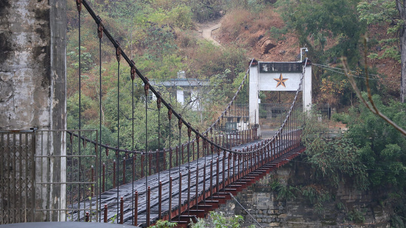 Huitong Bridge: A Symbol of Resilience & Ingenuity 🌉🇨🇳 Huitong Bridge: A Symbol of Resilience & Ingenuity 🌉🇨🇳