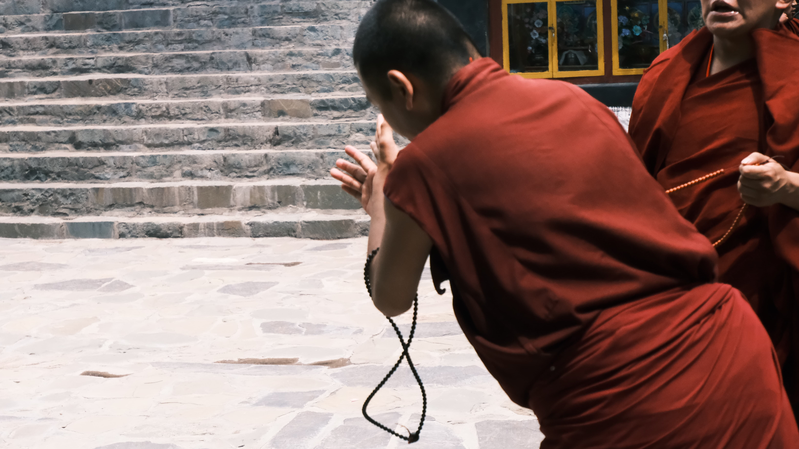 Monks Debate Wisdom in Xizang’s Ancient Ritual 🏯💬 Monks Debate Wisdom in Xizang’s Ancient Ritual 🏯💬