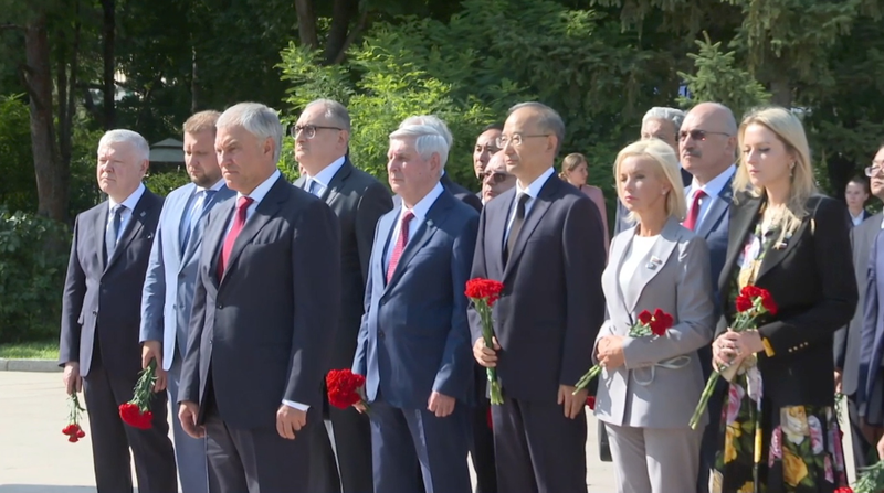 W742DFP2XDAT5Z7P7R91 - 🌍NewspaperAmigo – Your Global News Buddy 🗞️ 🇷🇺 Russian Official Honors Soviet Heroes in China: A Bridge to Shared History 🌸✈️ video poster