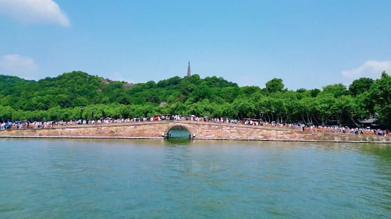 WP4TJZGG63E6IHULO8K1 - 🌍NewspaperAmigo – Your Global News Buddy 🗞️ Hangzhou: Where Ancient Charm Meets Modern Vibes 🌉✨ video poster