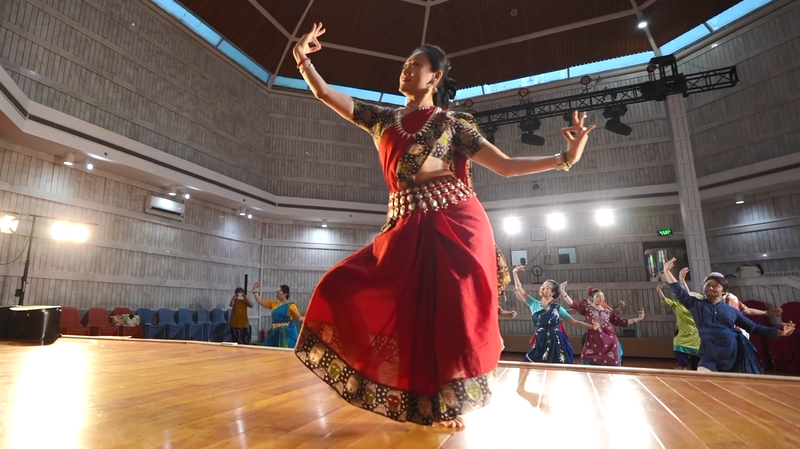 WYCGKTB748D60WH4VWLR - 🌍NewspaperAmigo – Your Global News Buddy 🗞️ Indian Classical Dance: A Bridge Between Cultures 🌏✨ video poster