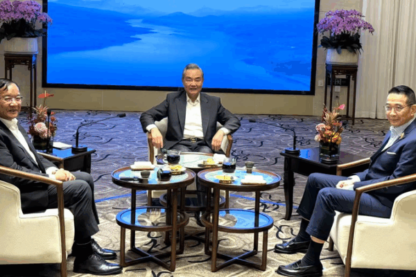 XFEWH82CHG8885O2OYUY - 🌍NewspaperAmigo – Your Global News Buddy 🗞️ China Mediates Cambodia-Thai Border Talks Over Tea ☕🌏