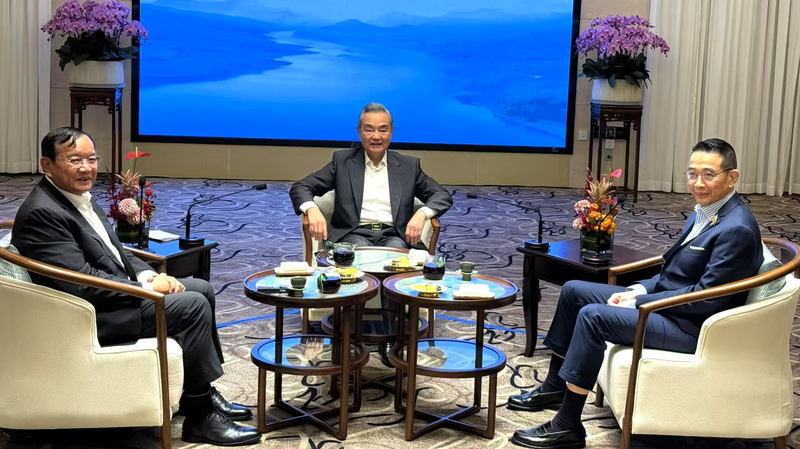 XFEWH82CHG8885O2OYUY - 🌍NewspaperAmigo – Your Global News Buddy 🗞️ China Mediates Cambodia-Thai Border Talks Over Tea ☕🌏