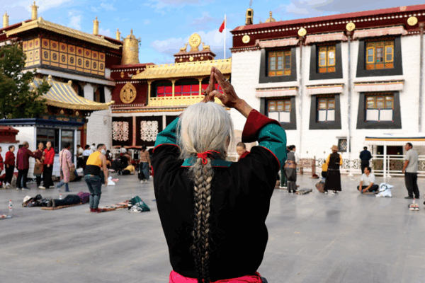 Jokhang Temple: Where Ancient Faith Meets Modern Vibes 🕉️✨ Jokhang Temple: Where Ancient Faith Meets Modern Vibes 🕉️✨