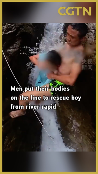 YNNGYXPTD1JTLE9245GN - 🌍NewspaperAmigo – Your Global News Buddy 🗞️ Heroic Human Chain Saves Boy from River Rapid 🌊👏 video poster