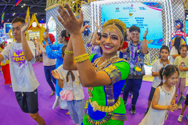 China & ASEAN Boost Ties at CAEXPO: AI & Trade in Focus ππ€ China & ASEAN Boost Ties at CAEXPO: AI & Trade in Focus ππ€