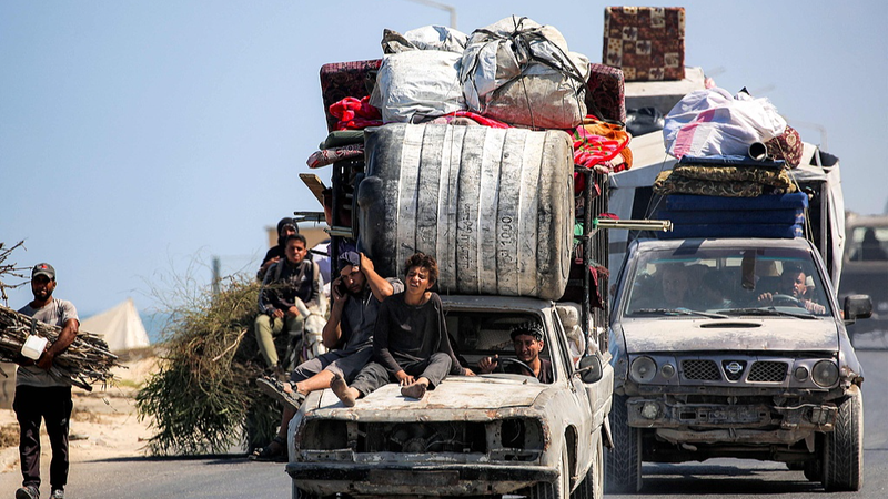 422DP4EODH6Y9P097SK1 - 🌍NewspaperAmigo – Your Global News Buddy 🗞️ Gaza City Evacuation Chaos as Israel Ramps Up Military Offensive 🚨