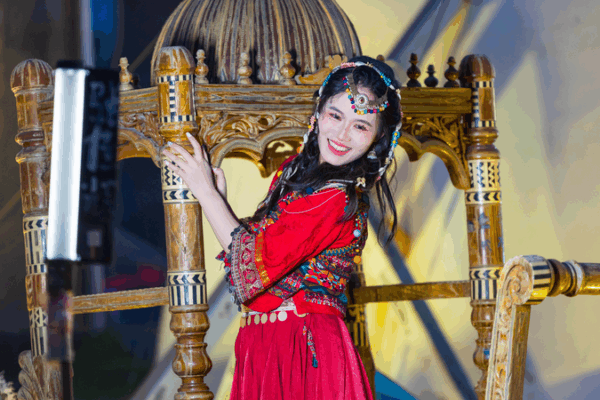Discover Xinjiang’s Grand Bazaar: Where Culture Comes Alive 🎪✨ Discover Xinjiang's Grand Bazaar: Where Culture Comes Alive 🎪✨