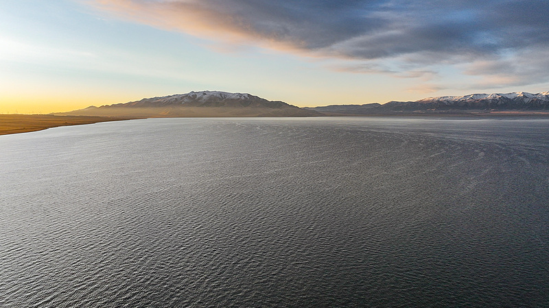4LHZW3X6M7G9DS54071O - 🌍NewspaperAmigo – Your Global News Buddy 🗞️ Autumn Magic at Xinjiang’s Sayram Lake 🍂✨ video poster
