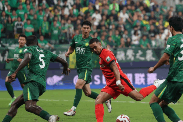 Leonardo’s Hat-Trick Shakes CSL Title Race 🏆⚽ Leonardo's Hat-Trick Shakes CSL Title Race 🏆⚽