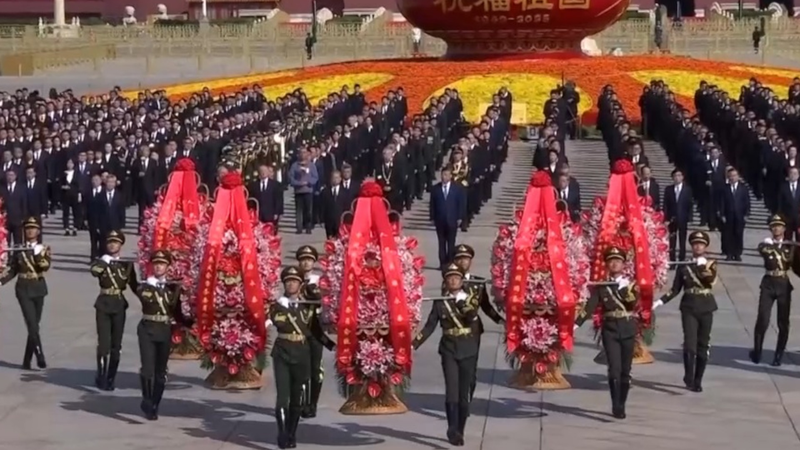 7N1IJ3RLO9SVOK8HSJU5 - 🌍NewspaperAmigo – Your Global News Buddy 🗞️ President Xi Honors Heroes on Martyrs' Day 🌸🇨🇳 video poster