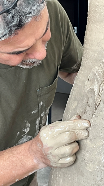 Iraqi Artist Blends Tech & Tradition in Jingdezhen’s Ceramics 🎨🤖 Iraqi Artist Blends Tech & Tradition in Jingdezhen’s Ceramics 🎨🤖 video poster