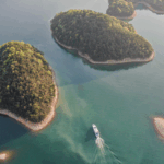 8SD9910XUU2V9POFQ7FI - 🌍NewspaperAmigo – Your Global News Buddy 🗞️ Discover Lushan’s West Sea: China’s Hidden Gem 🌊🏞️ video poster