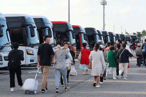 ROK & China Ease Visa Rules: Tourism Boom Ahead? 🌏✈️ ROK & China Ease Visa Rules: Tourism Boom Ahead? 🌏✈️