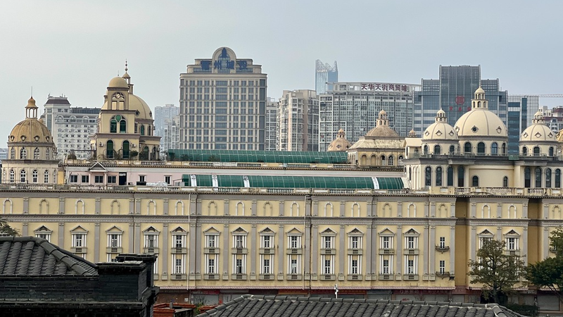 9G1XXYGQK3X3MA3ZFY0R - 🌍NewspaperAmigo – Your Global News Buddy 🗞️ Step Back in Time: Fuzhou’s Yantai Hill Park Blends History & Nature 🌳🏯
