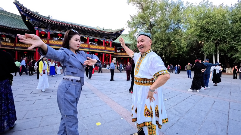 Urumqi’s Dance Culture Unites Communities 🌸💃 Urumqi’s Dance Culture Unites Communities 🌸💃 video poster