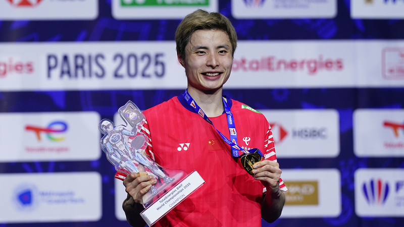 Shi Yuqi Clinches First World Title in Thrilling Badminton Final 🏸✨ Shi Yuqi Clinches First World Title in Thrilling Badminton Final 🏸✨