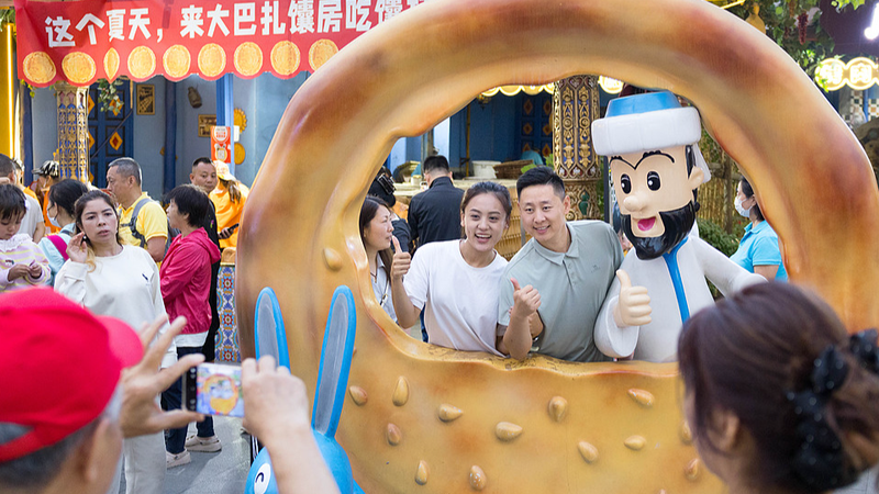 Xinjiang Bazaar Booms: 200k+ Daily Visitors! πͺβ¨ Xinjiang Bazaar Booms: 200k+ Daily Visitors! πͺβ¨