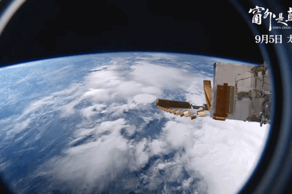 ๐ Chinaโs 8K Space Doc Blasts Off in London ๐ ๐ Chinaโs 8K Space Doc Blasts Off in London ๐