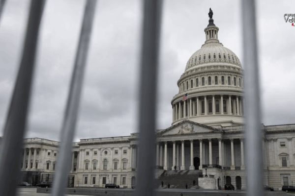 U.S. Shutdown Crisis Threatens Economy & Workers ๐จ๐ผ U.S. Shutdown Crisis Threatens Economy & Workers ๐จ๐ผ