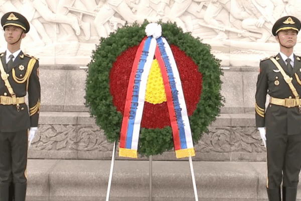 Slovak PM Honors Chinese Heroes in Beijing Ceremony 🇸🇰🇨🇳 video poster