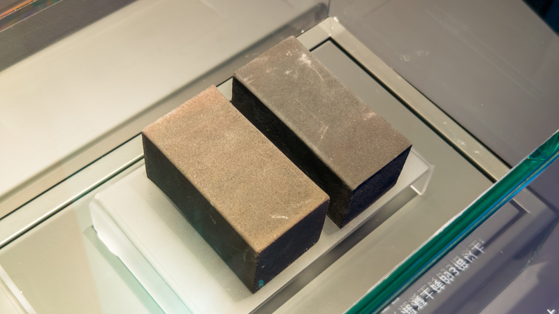 BR0W2EJ9AA6BQCCMIUPR - 🌍NewspaperAmigo – Your Global News Buddy 🗞️ China’s Lunar Breakthrough: Moon Bricks Made from Moon Dust 🌕🧱