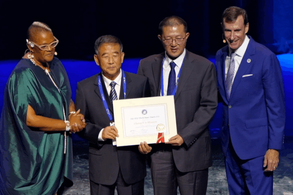 China’s Chang’e-6 Team Wins Prestigious Space Award 🌕🚀 China’s Chang’e-6 Team Wins Prestigious Space Award 🌕🚀 video poster