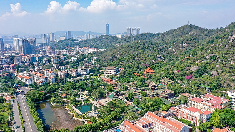 DSMY39ZRGGU5ZXX4ZNAN - 🌍NewspaperAmigo – Your Global News Buddy 🗞️ Live from Xiamen: Zen Vibes at Nanputuo Temple 🧘♂️🌸 video poster