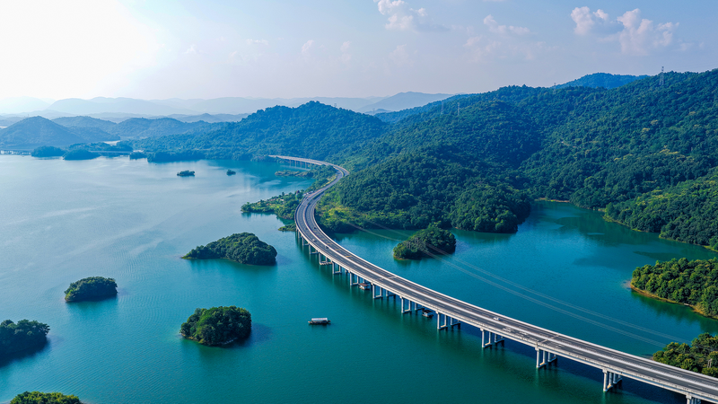 E48W46DVQSV5HV4V4TVX - 🌍NewspaperAmigo – Your Global News Buddy 🗞️ Live from Lushan West Sea: China’s Hidden Gem 🌊⛰️ video poster