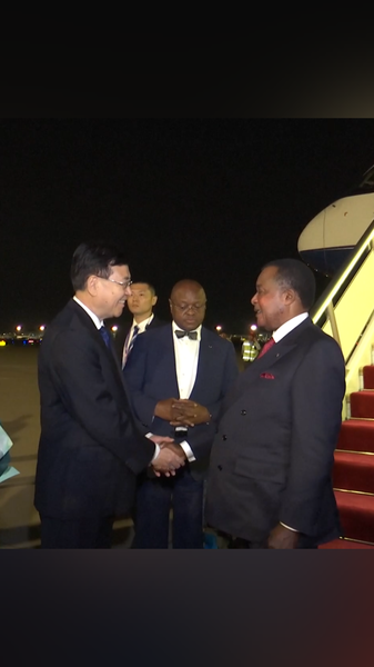 EWA18CGKWU5KFVAJ1ZG6 - 🌍NewspaperAmigo – Your Global News Buddy 🗞️ Congo President Joins Beijing’s WWII Victory Anniversary Events 🌍✈️ video poster
