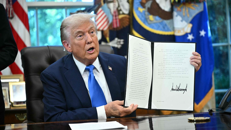 New H-1B Policy Sparks Chaos, Forces Visa Holders to Rush Back to US 🌍✈️ New H-1B Policy Sparks Chaos, Forces Visa Holders to Rush Back to US 🌍✈️
