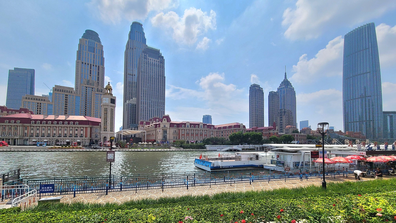 Peng Liyuan Hosts SCO Spouses on Cultural Tour Along Tianjin’s Haihe River 🌉✨