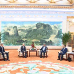 GON3H9X4F0EXHI7JGIVI - 🌍NewspaperAmigo – Your Global News Buddy 🗞️ Li Qiang Urges U.S. Congress to Boost China Ties 🌏🤝