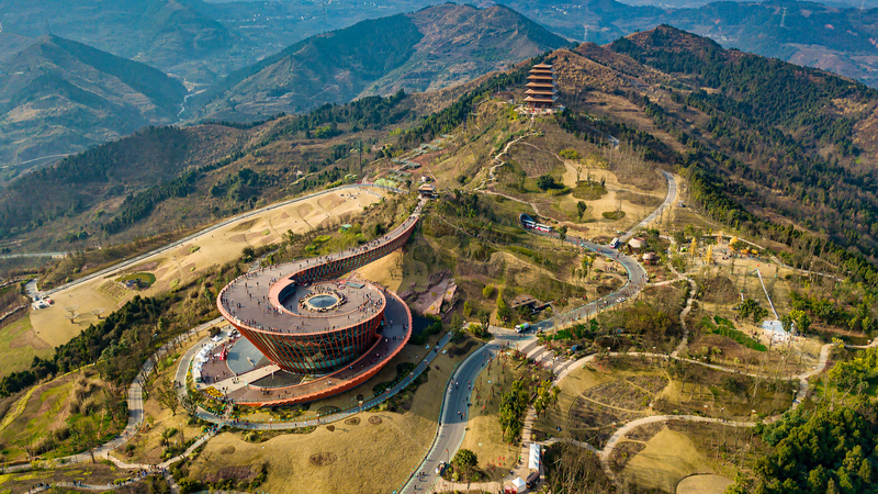 HLCXJI9S4016H39731OI - 🌍NewspaperAmigo – Your Global News Buddy 🗞️ Chengdu’s Urban Oasis: Longquan Mountains Park Blends Nature & City Life 🌿🏙️ video poster