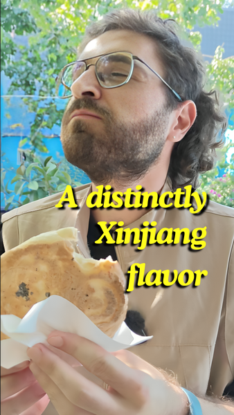 KFUBAIXQT75Q3704QFR6 - 🌍NewspaperAmigo – Your Global News Buddy 🗞️ Xinjiang's Naan Bread: A Crunchy Culinary Adventure 🥖✨ video poster