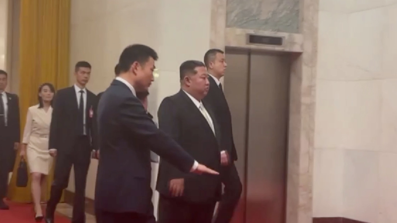 KJBA50TFU389AWNHEHCS - 🌍NewspaperAmigo – Your Global News Buddy 🗞️ Kim Jong Un Meets Xi Jinping in Beijing for High-Stakes Talks 🌏✨ video poster
