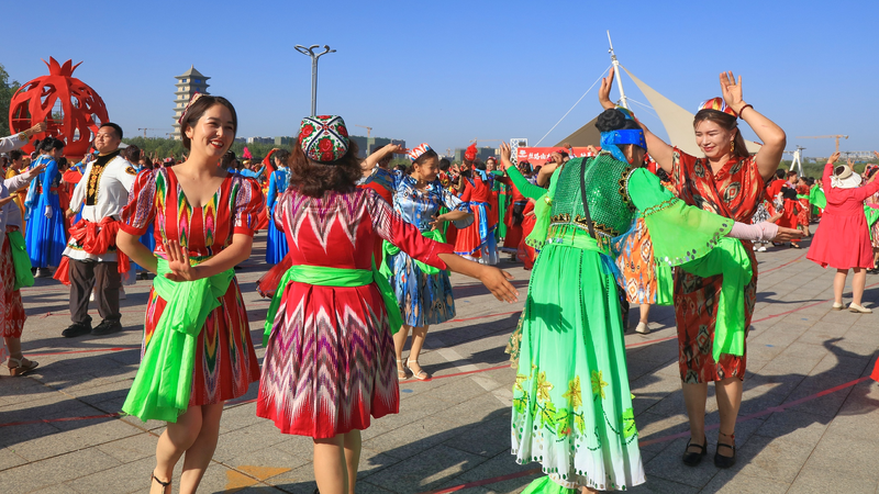 Xinjiang Celebrates Cultural Diversity with Language Protection 🌐📚