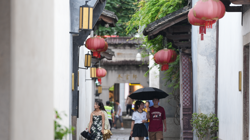 Step Into History: Fuzhou’s Sanfang Qixiang Blends Past & Present 🏯✨ Step Into History: Fuzhou’s Sanfang Qixiang Blends Past & Present 🏯✨