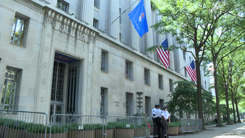 O937MYKCNG0ZUWCTMDJH - 🌍NewspaperAmigo – Your Global News Buddy 🗞️ Pentagon Deploys 600 Military Lawyers as Immigration Judges Amid Backlog Crisis 🚨⚖️ video poster