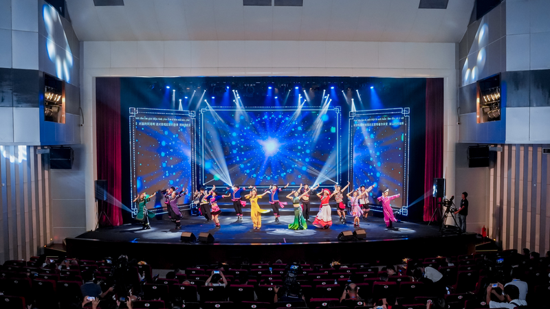 π China & Vietnam Shine Together at Mid-Autumn Gala in Hanoi! π China & Vietnam Shine Together at Mid-Autumn Gala in Hanoi!