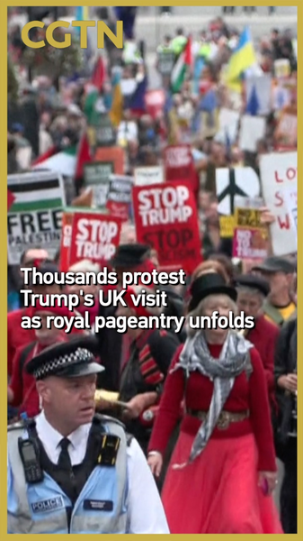TFH0TF0KRCJCC6H8Q26Y - 🌍NewspaperAmigo – Your Global News Buddy 🗞️ Trump’s UK Visit Sparks Protests & Royal Fanfare 🇬🇧✊ video poster