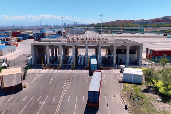 Xinjiang’s New Gateway: China’s Western Trade Boom 🌏🚂 Xinjiang's New Gateway: China's Western Trade Boom 🌏🚂