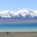 UM22A9340UKTENDMRV1T - 🌍NewspaperAmigo – Your Global News Buddy 🗞️ Sayram Lake: A Stunning Alpine Escape in Xinjiang 🌊⛰️ video poster