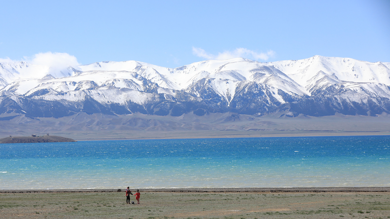 UM22A9340UKTENDMRV1T - 🌍NewspaperAmigo – Your Global News Buddy 🗞️ Sayram Lake: A Stunning Alpine Escape in Xinjiang 🌊⛰️ video poster